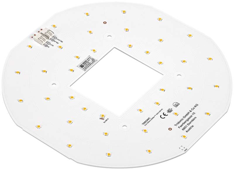 LED Modul CLE 12,7W 220mm 2500lm 827 ADV5 EM SO Notlicht geeignet Lichtstrom: 271lm bis 2900lm Leistung: 12,7W 250mA - 600mA bestrombar Moduleffizienz bis zu 176lm/W Farbte LED Modul CLE 12,7W 220mm 2500lm 827 ADV5 EM SO Notlicht geeignet Lichtstrom: 271lm bis 2900lm Leistung: 12,7W 250mA - 600mA bestrombar Moduleffizienz bis zu 176lm/W Farbte